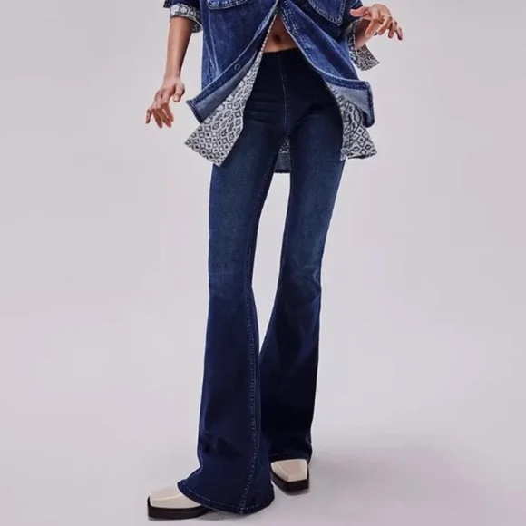 Free People Penny Pull On Flare Jeans Bell Bottoms in Rich Blue Denim 30 - Picture 1 of 12